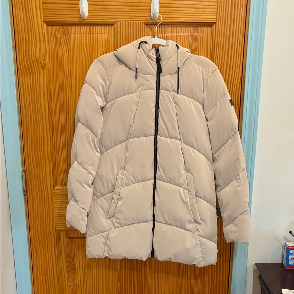 Thanksgiving sales🎉sales *****"DKNY Light Beige Hooded Puffer $28